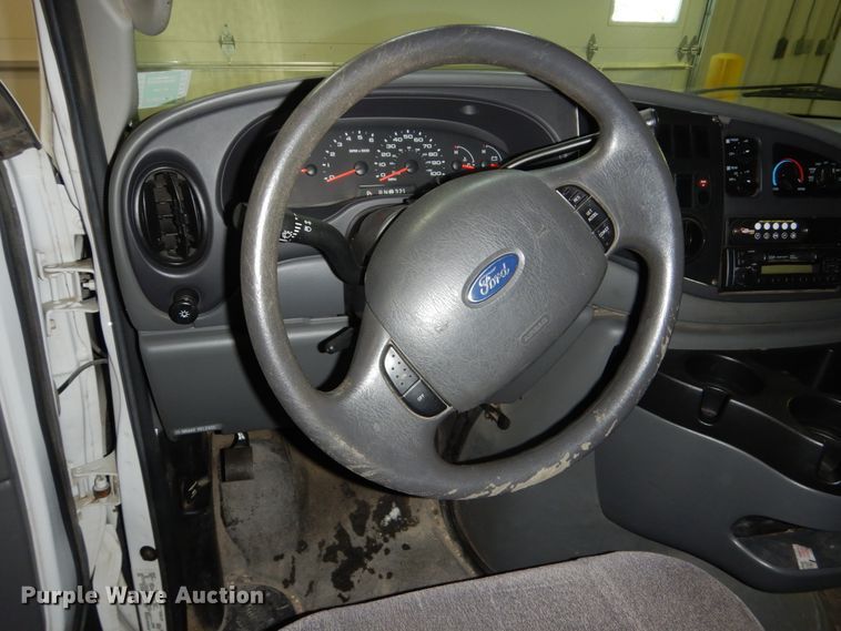 image for item FU9123 2007 Ford Econoline E450 shuttle bus