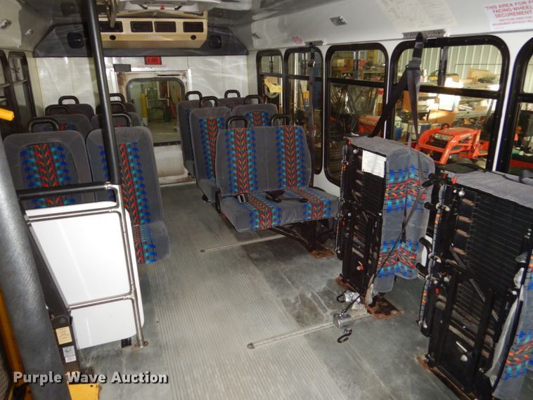 image for item FU9123 2007 Ford Econoline E450 shuttle bus