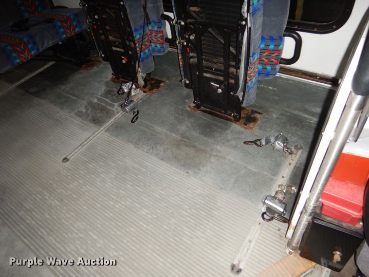 image for item FU9123 2007 Ford Econoline E450 shuttle bus