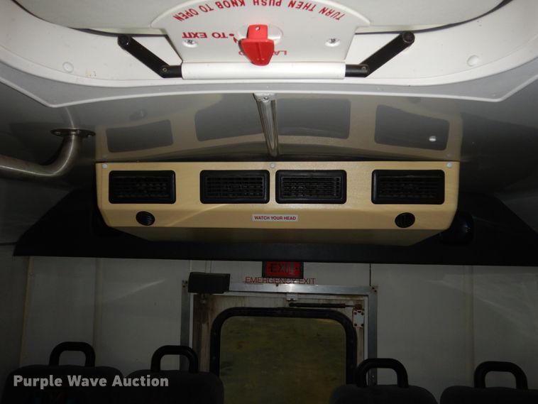 image for item FU9123 2007 Ford Econoline E450 shuttle bus