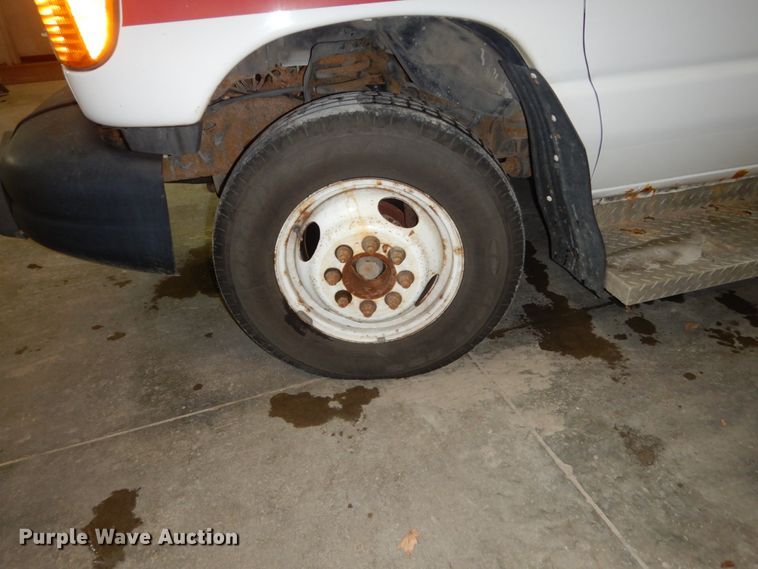 image for item FU9123 2007 Ford Econoline E450 shuttle bus