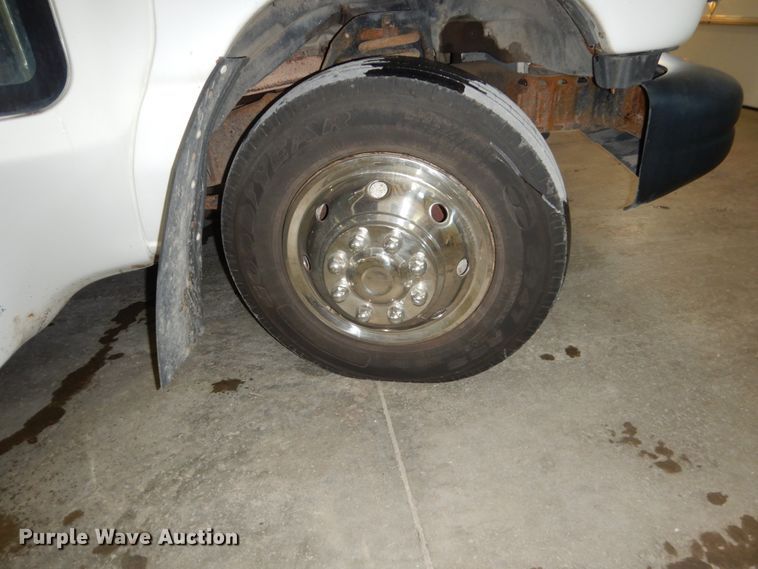 image for item FU9123 2007 Ford Econoline E450 shuttle bus