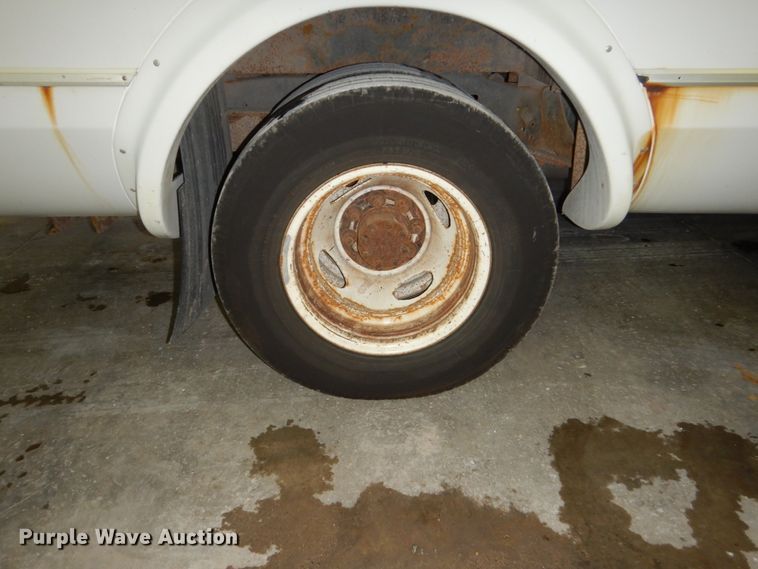 image for item FU9123 2007 Ford Econoline E450 shuttle bus