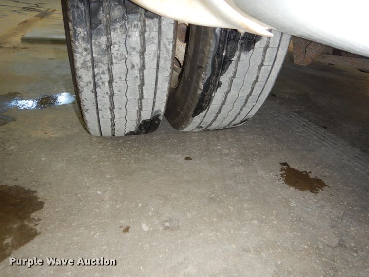 image for item FU9123 2007 Ford Econoline E450 shuttle bus