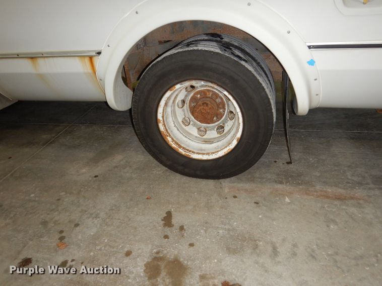 image for item FU9123 2007 Ford Econoline E450 shuttle bus