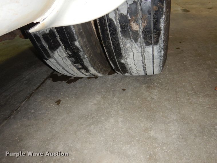 image for item FU9123 2007 Ford Econoline E450 shuttle bus