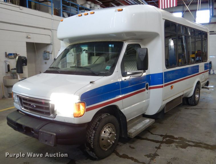 image for item FU9124 2007 Ford Econoline E450 shuttle bus