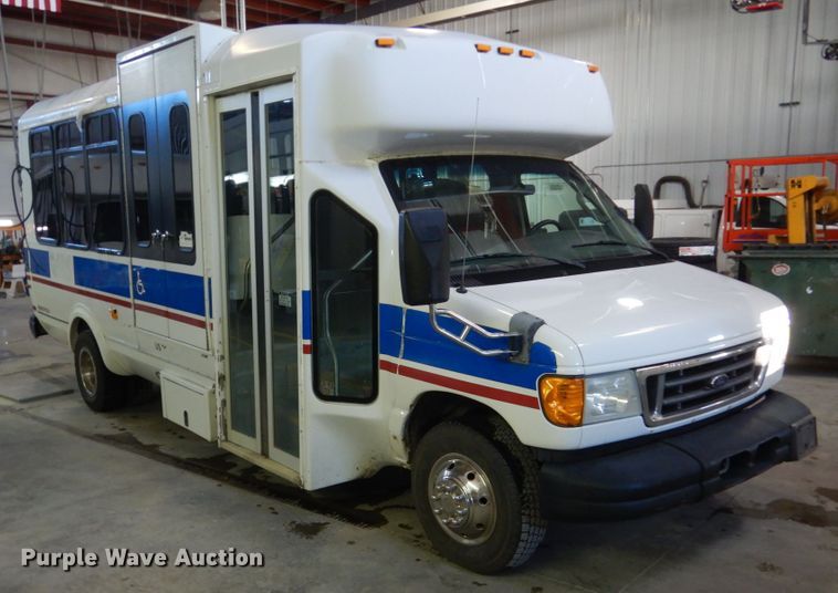 image for item FU9124 2007 Ford Econoline E450 shuttle bus