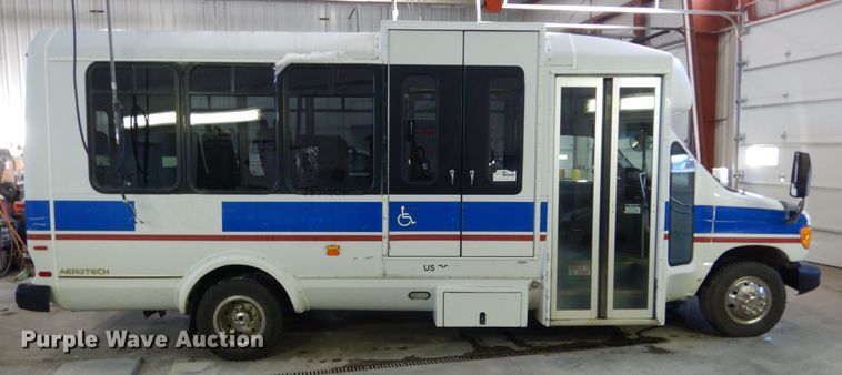 image for item FU9124 2007 Ford Econoline E450 shuttle bus
