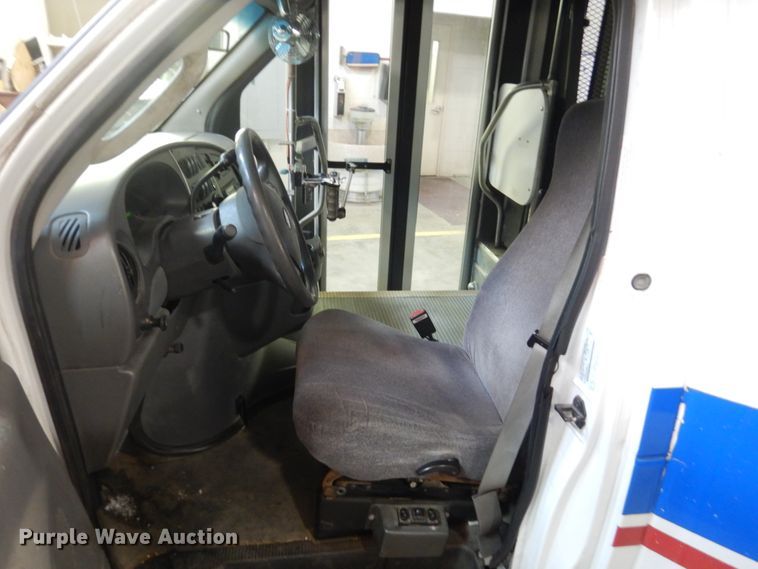 image for item FU9124 2007 Ford Econoline E450 shuttle bus