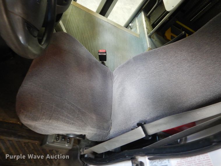 image for item FU9124 2007 Ford Econoline E450 shuttle bus