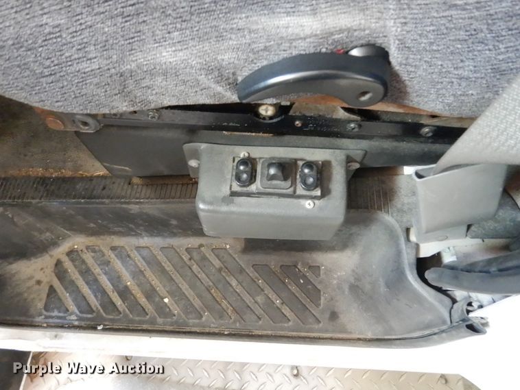 image for item FU9124 2007 Ford Econoline E450 shuttle bus