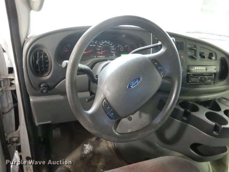 image for item FU9124 2007 Ford Econoline E450 shuttle bus