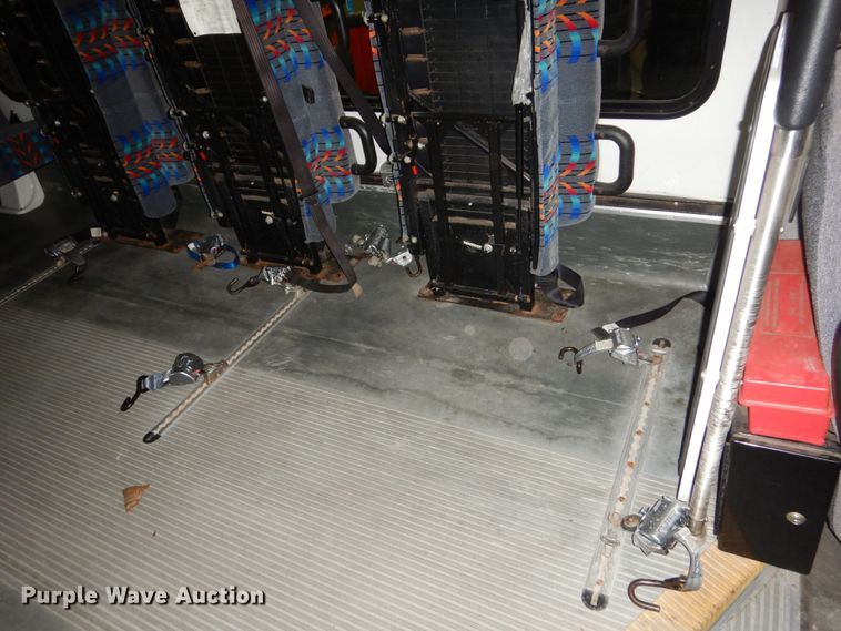 image for item FU9124 2007 Ford Econoline E450 shuttle bus