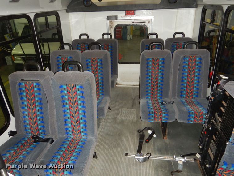 image for item FU9124 2007 Ford Econoline E450 shuttle bus