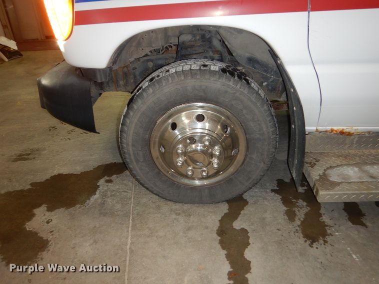 image for item FU9124 2007 Ford Econoline E450 shuttle bus