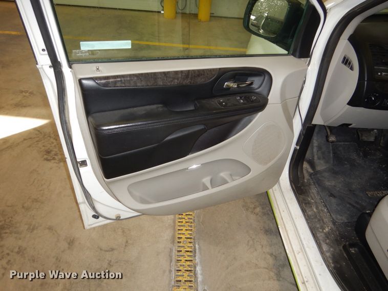 image for item FU9125 2011 Dodge Grand Caravan van