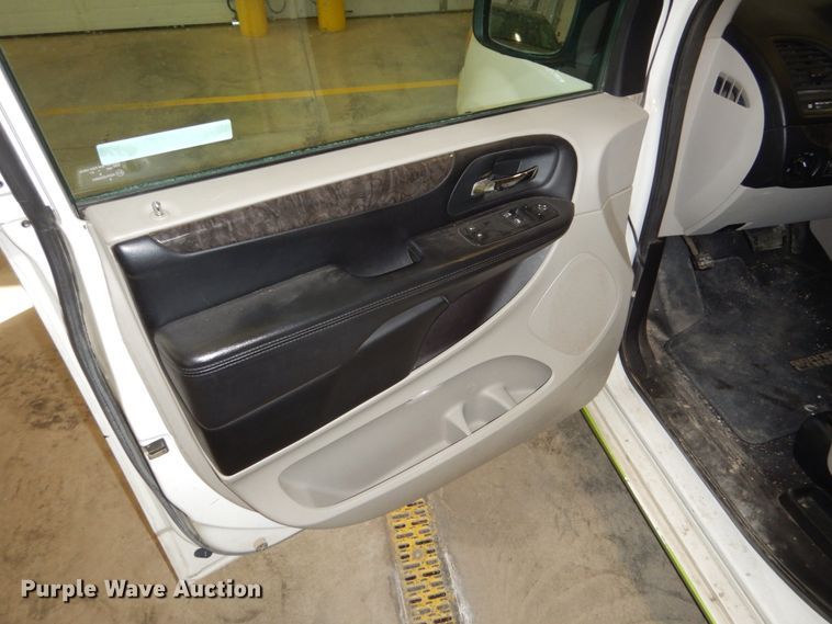 image for item FU9125 2011 Dodge Grand Caravan van