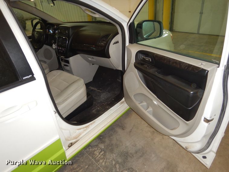 image for item FU9125 2011 Dodge Grand Caravan van