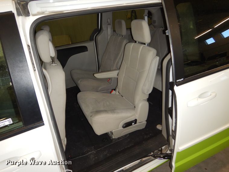 image for item FU9125 2011 Dodge Grand Caravan van