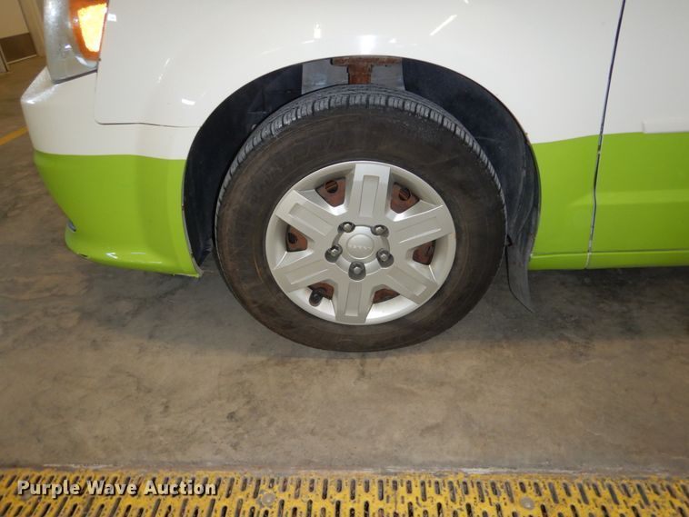 image for item FU9125 2011 Dodge Grand Caravan van