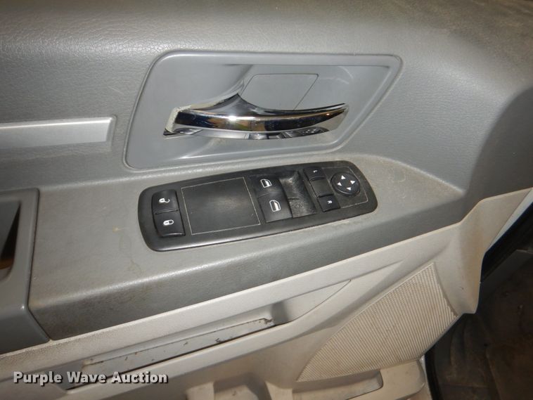 image for item FU9126 2010 Dodge Grand Caravan SE van