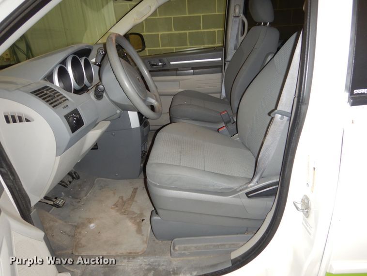 image for item FU9126 2010 Dodge Grand Caravan SE van