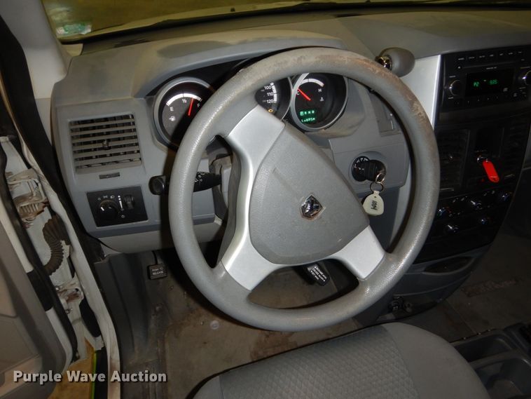 image for item FU9126 2010 Dodge Grand Caravan SE van