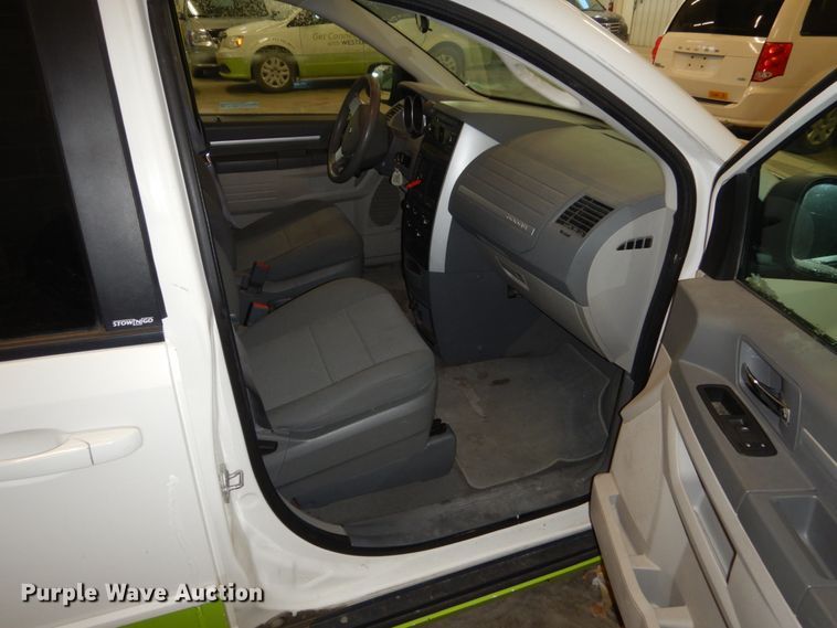 image for item FU9126 2010 Dodge Grand Caravan SE van