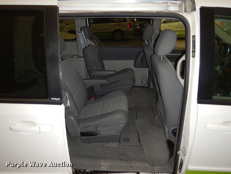 image for item FU9126 2010 Dodge Grand Caravan SE van