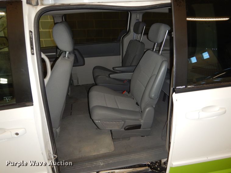 image for item FU9126 2010 Dodge Grand Caravan SE van