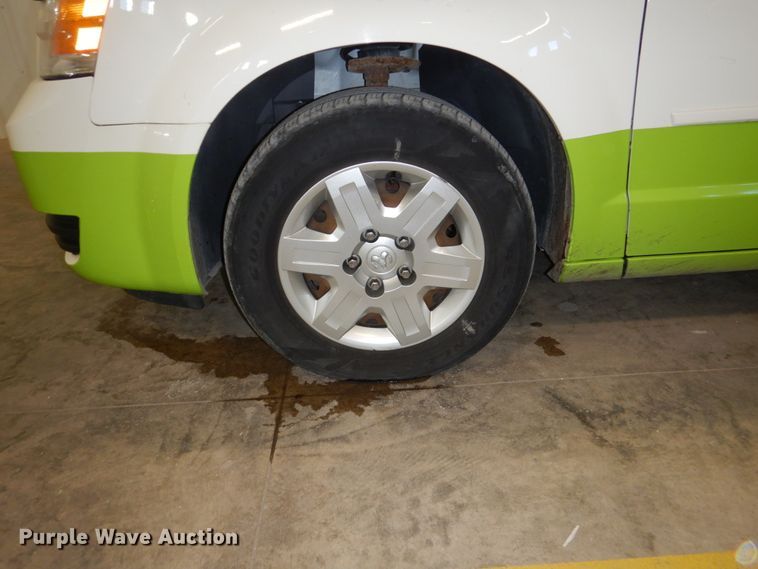 image for item FU9126 2010 Dodge Grand Caravan SE van