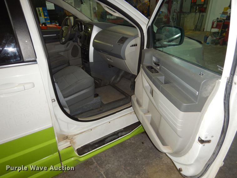 image for item FU9128 2010 Dodge Grand Caravan SE handicap accessible van