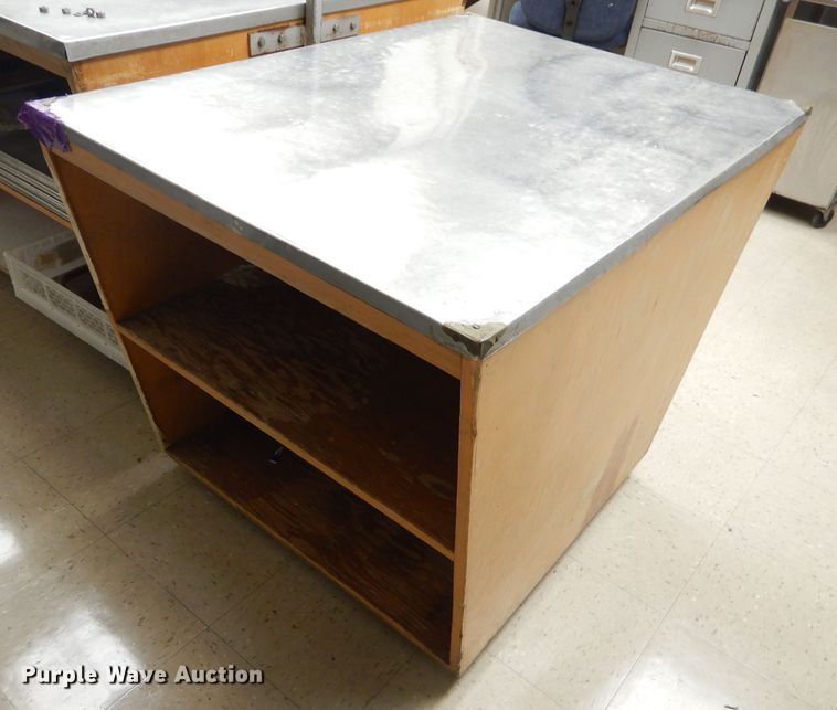 image for item GB9718 Stainless steel top table