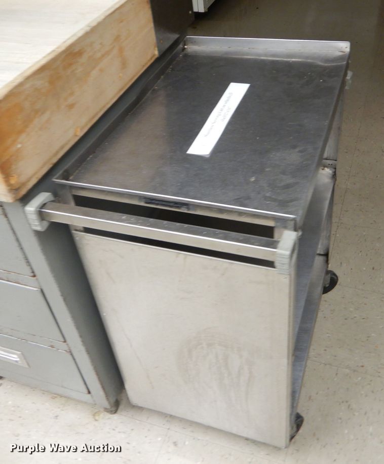 image for item GB9718 Stainless steel top table