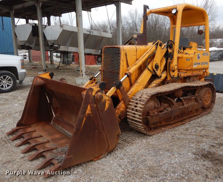 image for item GC9483 1985 John Deere 455E track loader