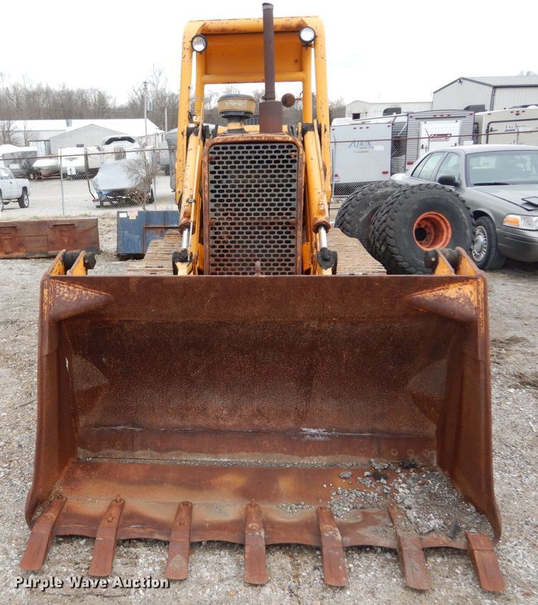 image for item GC9483 1985 John Deere 455E track loader