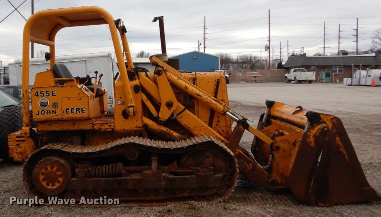 image for item GC9483 1985 John Deere 455E track loader