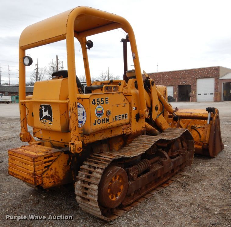image for item GC9483 1985 John Deere 455E track loader