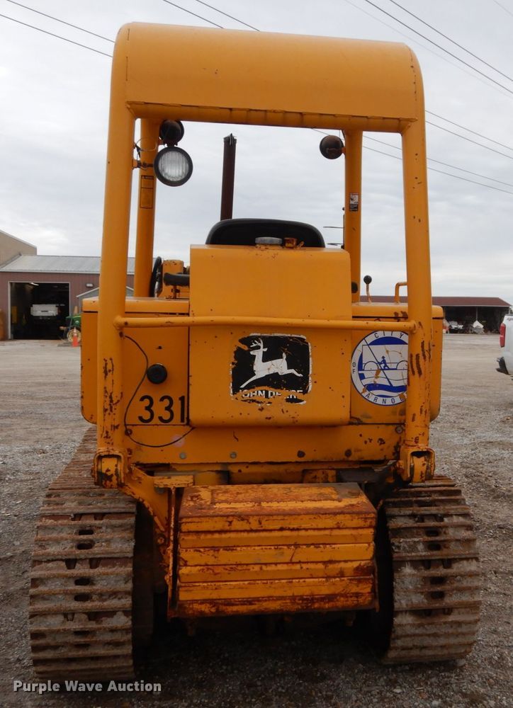 image for item GC9483 1985 John Deere 455E track loader