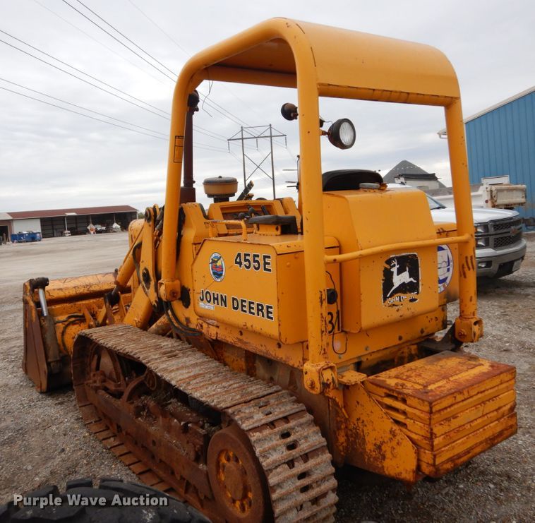 image for item GC9483 1985 John Deere 455E track loader