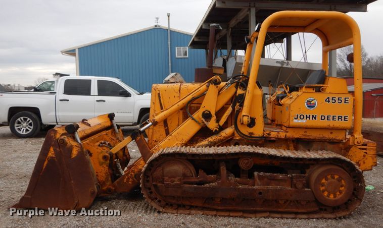 image for item GC9483 1985 John Deere 455E track loader