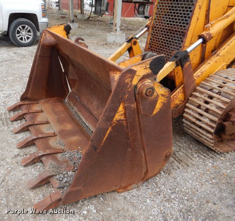 image for item GC9483 1985 John Deere 455E track loader