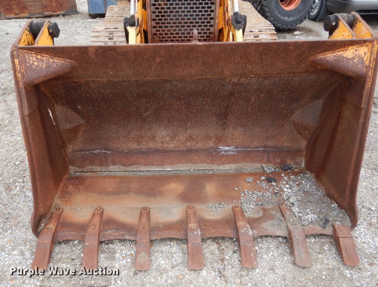 image for item GC9483 1985 John Deere 455E track loader