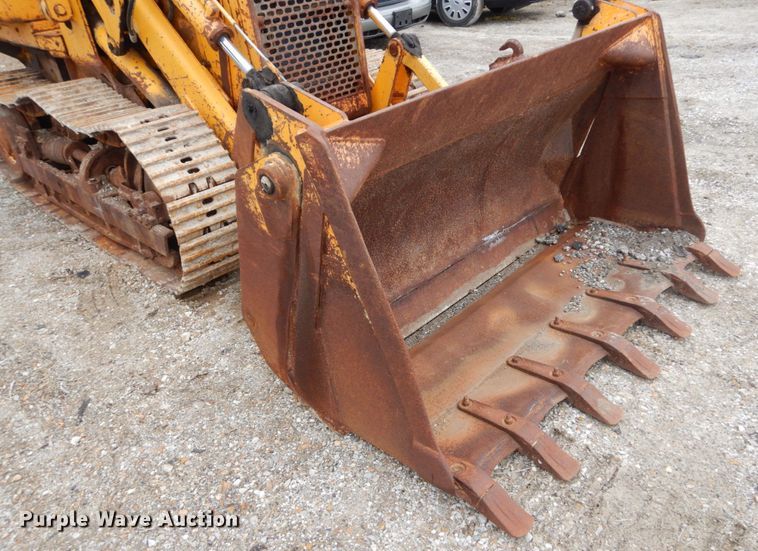 image for item GC9483 1985 John Deere 455E track loader