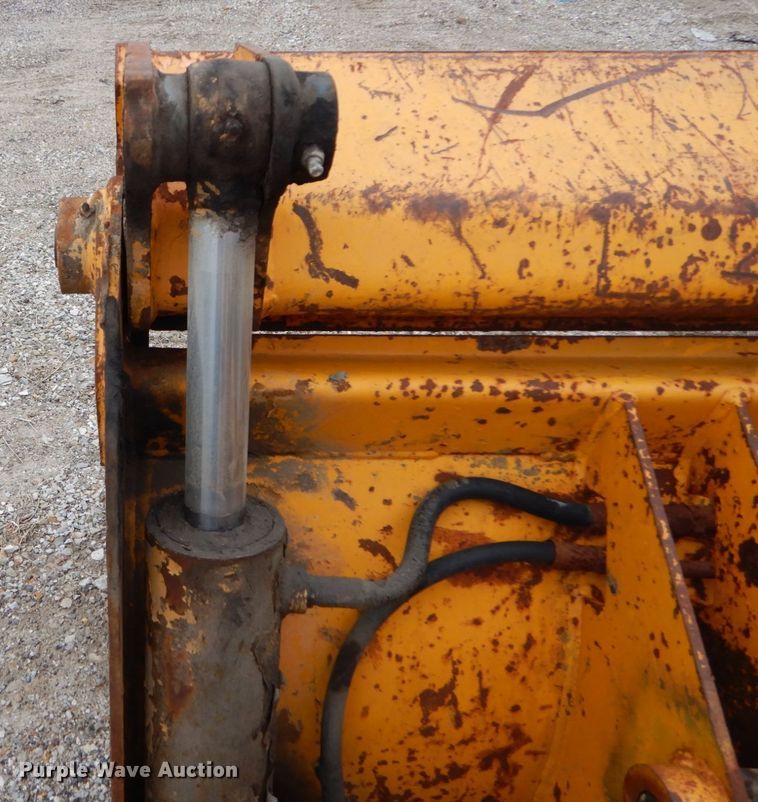 image for item GC9483 1985 John Deere 455E track loader