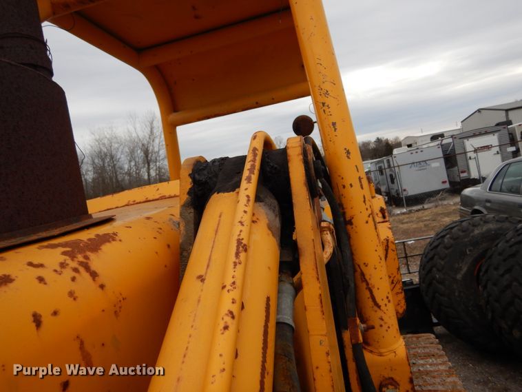 image for item GC9483 1985 John Deere 455E track loader