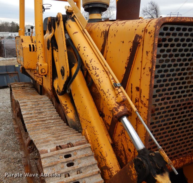 image for item GC9483 1985 John Deere 455E track loader