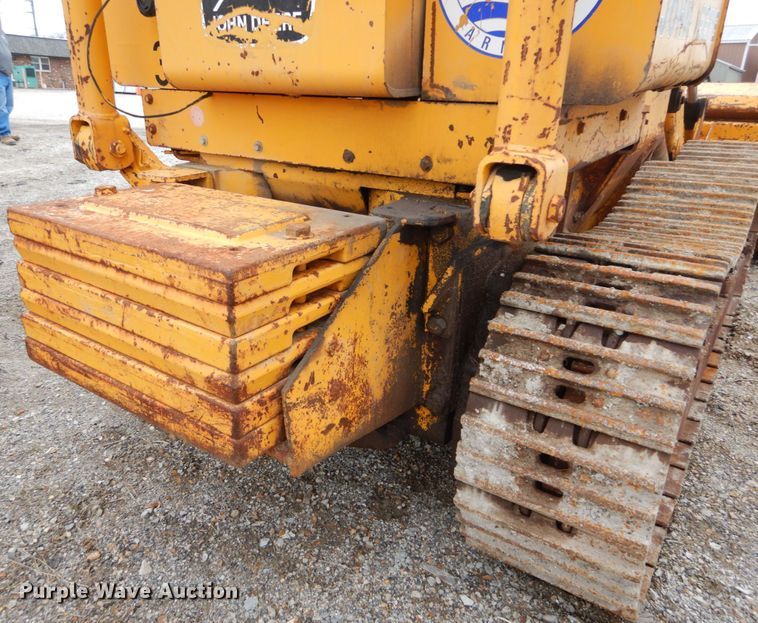 image for item GC9483 1985 John Deere 455E track loader