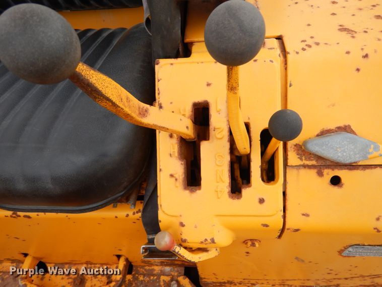 image for item GC9483 1985 John Deere 455E track loader